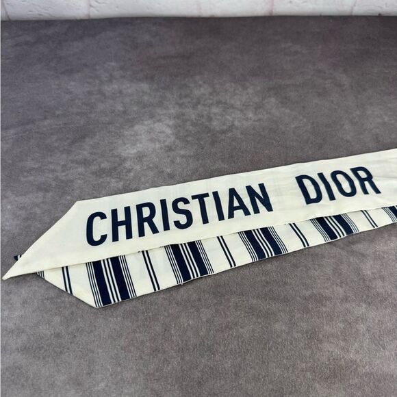 Christian Dior Blue Silk Twill Flowers D-Millefiori Mitzah Scarf - Picture 2 of 8